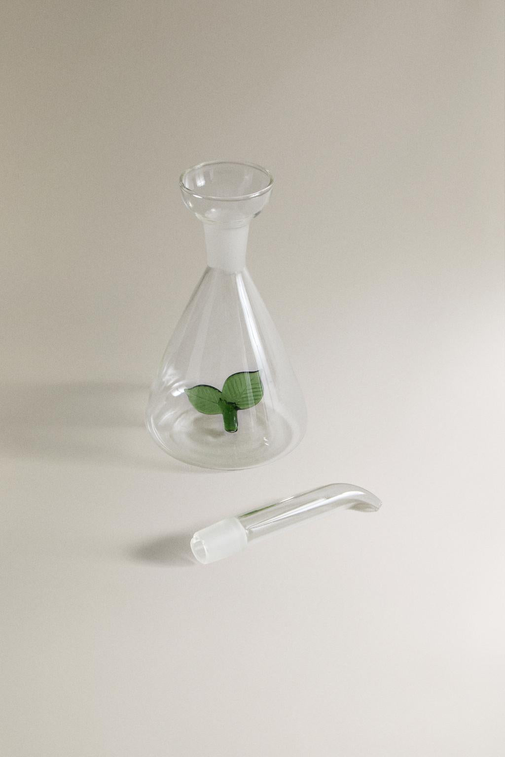 Cruet, borosilicate glass, basil shape inside